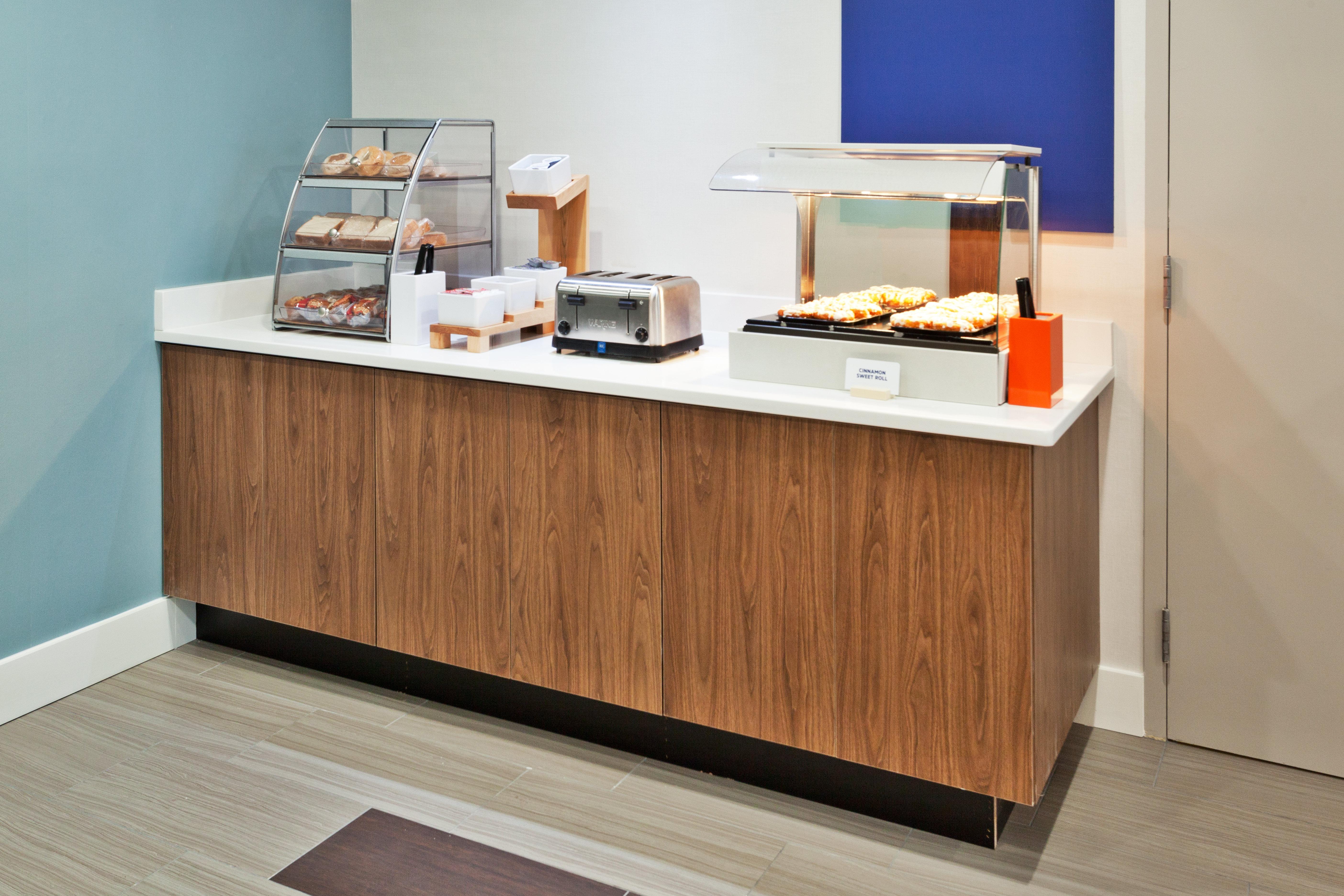 Holiday Inn Express Rome-East By Ihg Экстерьер фото