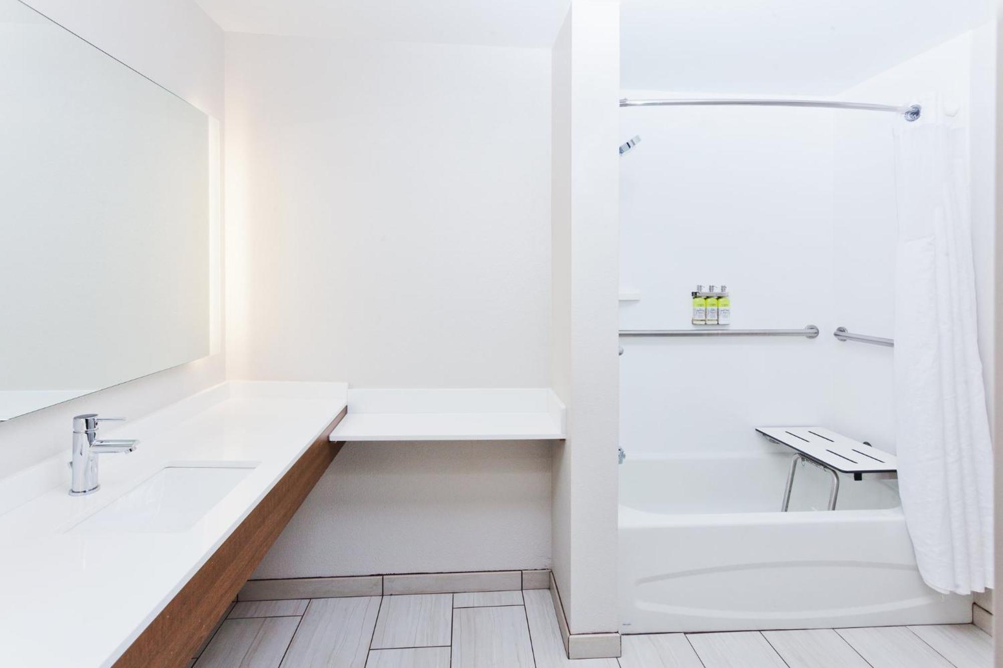 Holiday Inn Express Rome-East By Ihg Экстерьер фото